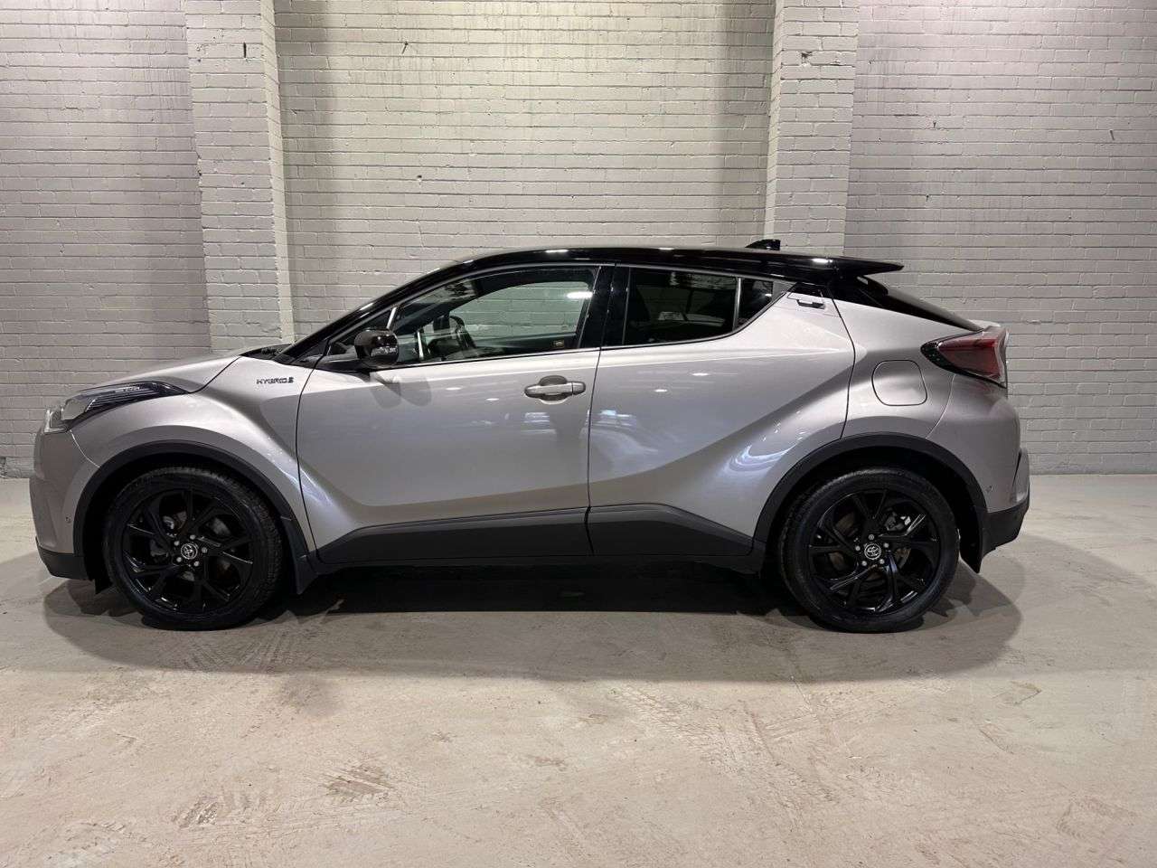 A 2018 TOYOTA C-HR 1.8 VVT-h Dynamic SUV 5dr Petrol Hybrid CVT Euro 6 (s/s) (122 ps) A 2018 TOYOTA C-HR 1.8 VVT-h Dynamic SUV 5dr Petrol Hybrid CVT Euro 6 (s/s) (122 ps)