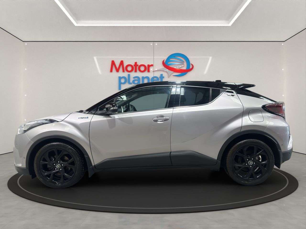 A 2018 TOYOTA C-HR 1.8 VVT-h Dynamic SUV 5dr Petrol Hybrid CVT Euro 6 (s/s) (122 ps) A 2018 TOYOTA C-HR 1.8 VVT-h Dynamic SUV 5dr Petrol Hybrid CVT Euro 6 (s/s) (122 ps)