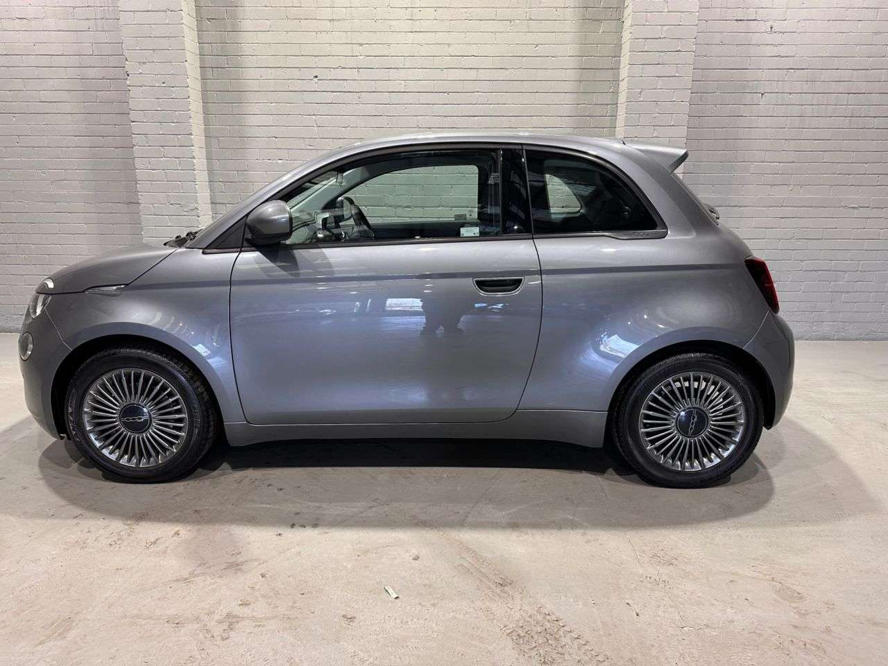 A 2022 FIAT 500E 42kWh Icon Hatchback 3dr Electric Auto (118 ps) A 2022 FIAT 500E 42kWh Icon Hatchback 3dr Electric Auto (118 ps)