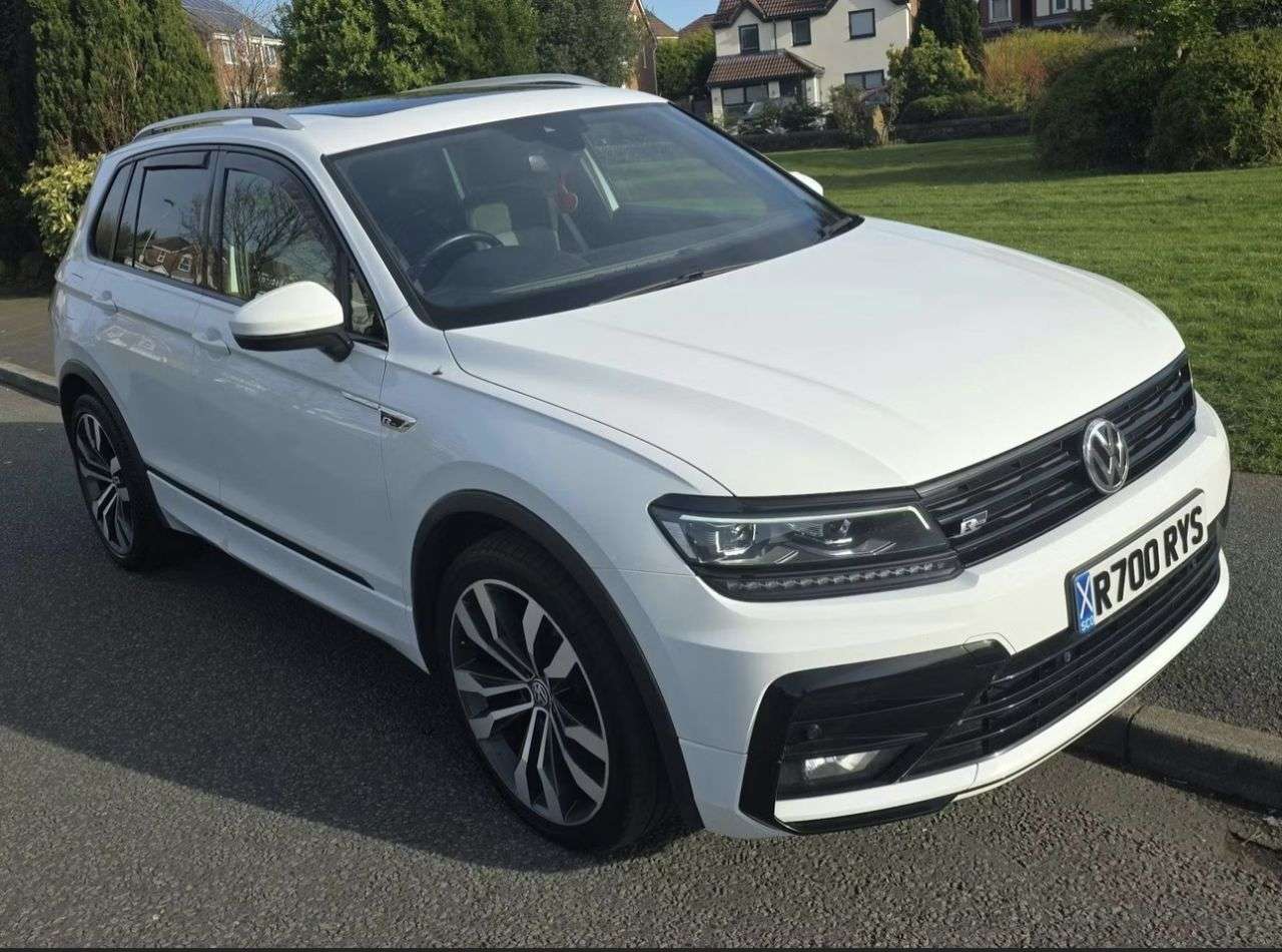 A 2017 VOLKSWAGEN TIGUAN 2.0 TDI R-Line SUV 5dr Diesel DSG 4Motion Euro 6 (s/s) (150 ps) A 2017 VOLKSWAGEN TIGUAN 2.0 TDI R-Line SUV 5dr Diesel DSG 4Motion Euro 6 (s/s) (150 ps)
