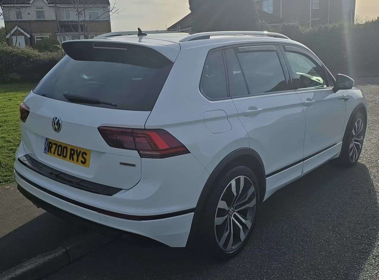 A 2017 VOLKSWAGEN TIGUAN 2.0 TDI R-Line SUV 5dr Diesel DSG 4Motion Euro 6 (s/s) (150 ps) A 2017 VOLKSWAGEN TIGUAN 2.0 TDI R-Line SUV 5dr Diesel DSG 4Motion Euro 6 (s/s) (150 ps)