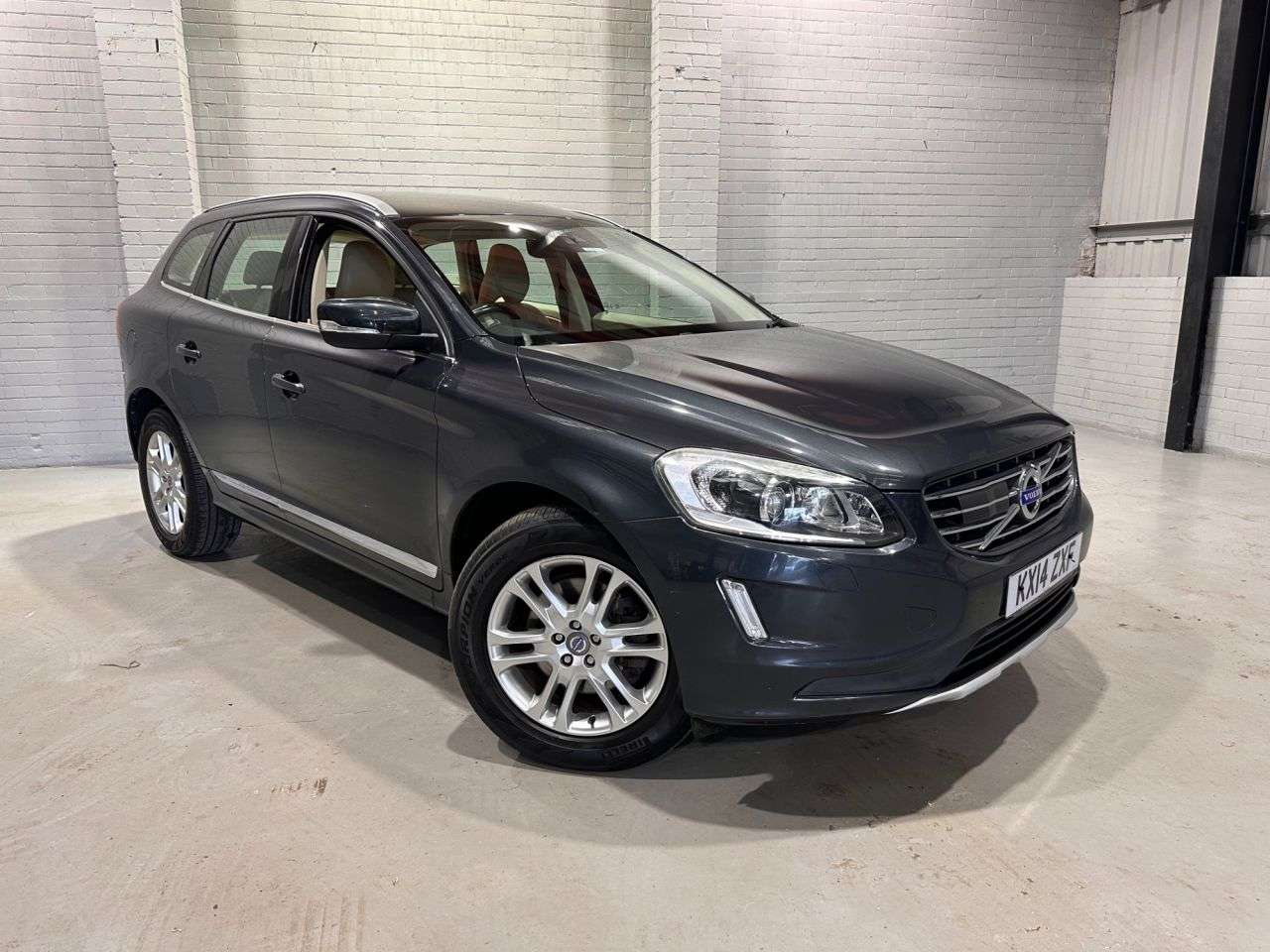 A 2014 VOLVO XC60 2.4 D5 SE Lux Nav SUV 5dr Diesel Geartronic AWD Euro 5 (215 ps) A 2014 VOLVO XC60 2.4 D5 SE Lux Nav SUV 5dr Diesel Geartronic AWD Euro 5 (215 ps)