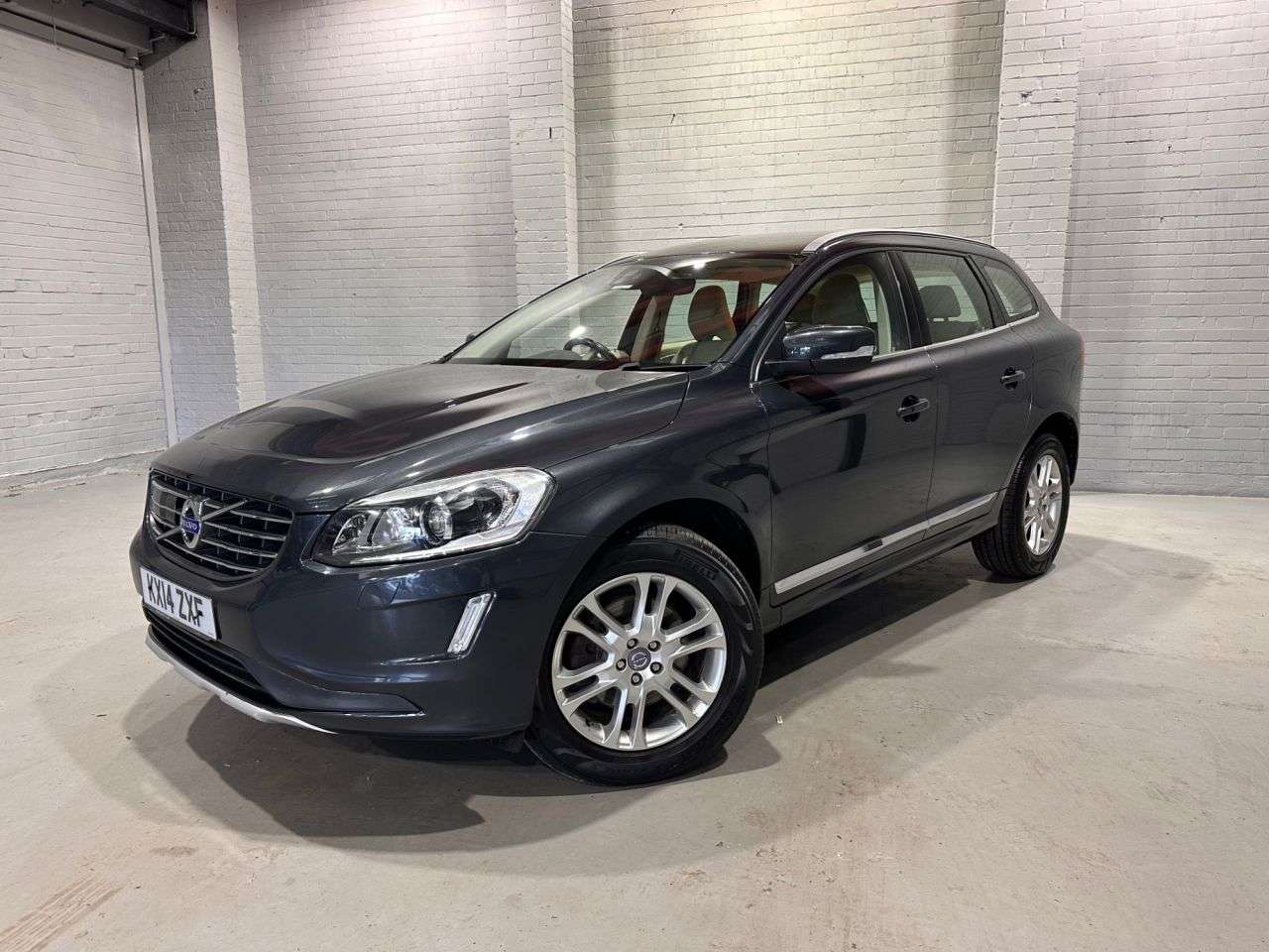 A 2014 VOLVO XC60 2.4 D5 SE Lux Nav SUV 5dr Diesel Geartronic AWD Euro 5 (215 ps) A 2014 VOLVO XC60 2.4 D5 SE Lux Nav SUV 5dr Diesel Geartronic AWD Euro 5 (215 ps)