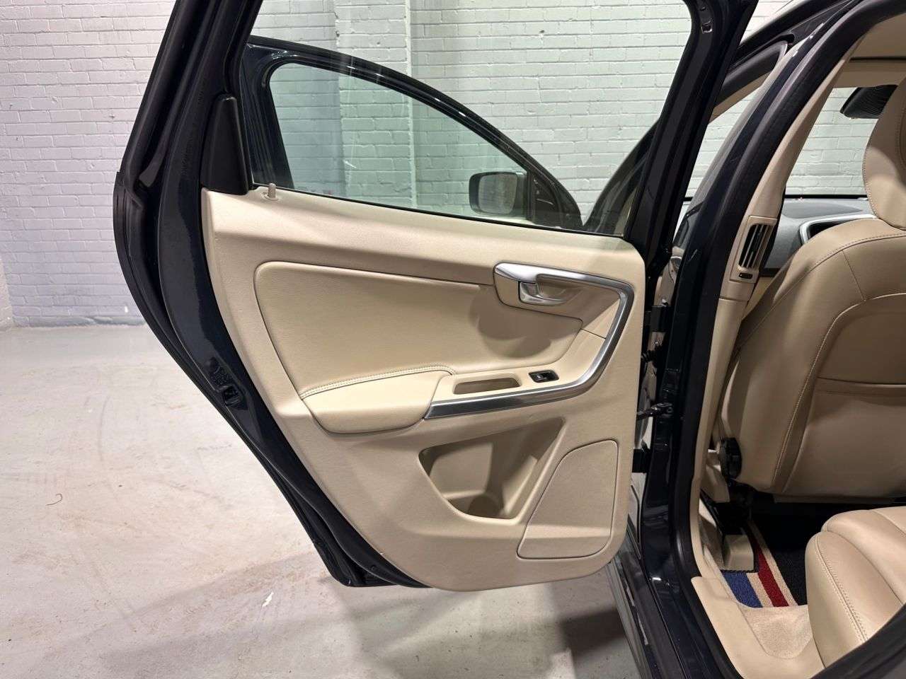 2014 VOLVO XC60 2014 VOLVO XC60