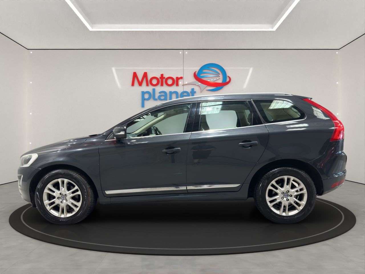 A 2014 VOLVO XC60 2.4 D5 SE Lux Nav SUV 5dr Diesel Geartronic AWD Euro 5 (215 ps) A 2014 VOLVO XC60 2.4 D5 SE Lux Nav SUV 5dr Diesel Geartronic AWD Euro 5 (215 ps)