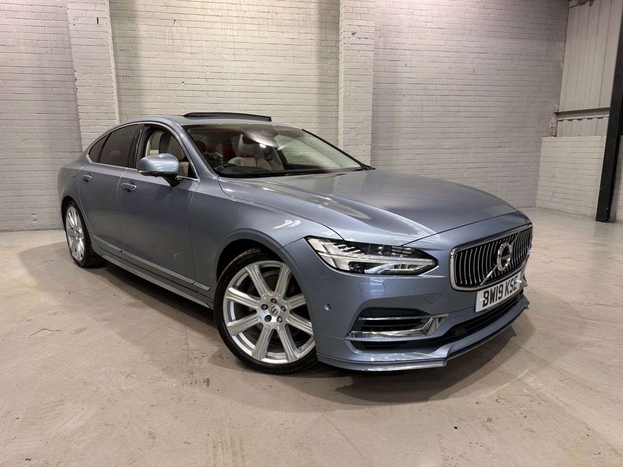 A 2019 VOLVO S90 2.0h T8 Twin Engine 10.4kWh Inscription Pro Saloon 4dr Petrol Plug-in Hybri A 2019 VOLVO S90 2.0h T8 Twin Engine 10.4kWh Inscription Pro Saloon 4dr Petrol Plug-in Hybri