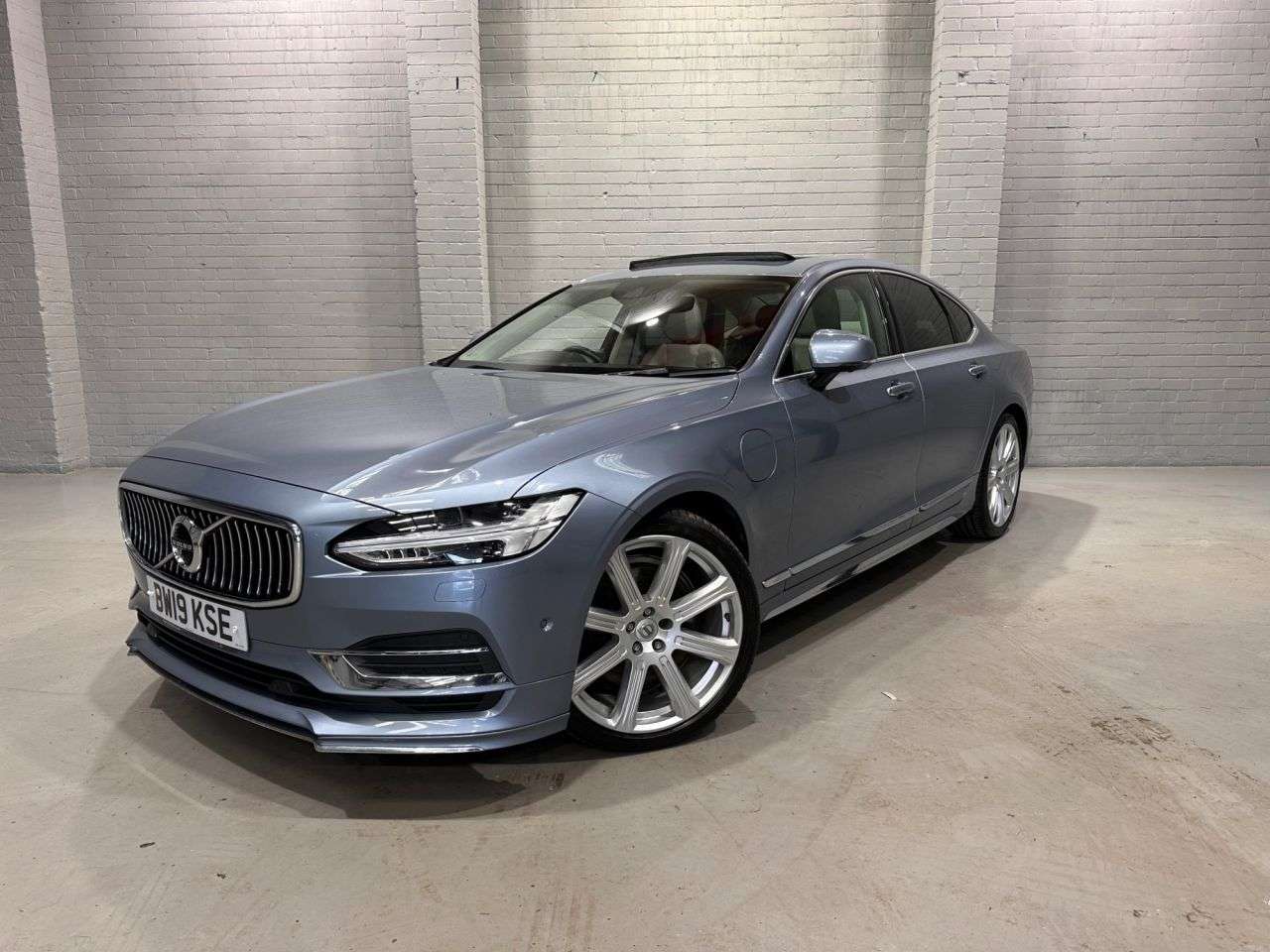 A 2019 VOLVO S90 2.0h T8 Twin Engine 10.4kWh Inscription Pro Saloon 4dr Petrol Plug-in Hybri A 2019 VOLVO S90 2.0h T8 Twin Engine 10.4kWh Inscription Pro Saloon 4dr Petrol Plug-in Hybri