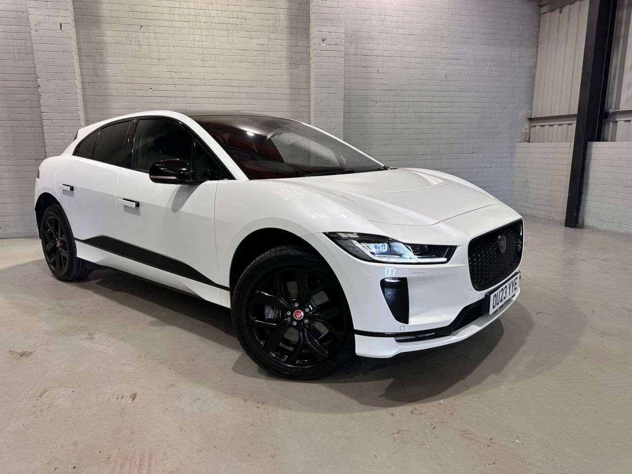 A 2023 JAGUAR I-PACE 400 90kWh HSE Black SUV 5dr Electric Auto 4WD (400 ps) A 2023 JAGUAR I-PACE 400 90kWh HSE Black SUV 5dr Electric Auto 4WD (400 ps)