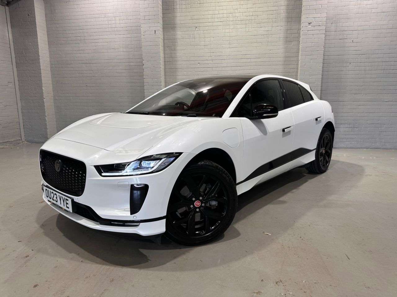 A 2023 JAGUAR I-PACE 400 90kWh HSE Black SUV 5dr Electric Auto 4WD (400 ps) A 2023 JAGUAR I-PACE 400 90kWh HSE Black SUV 5dr Electric Auto 4WD (400 ps)