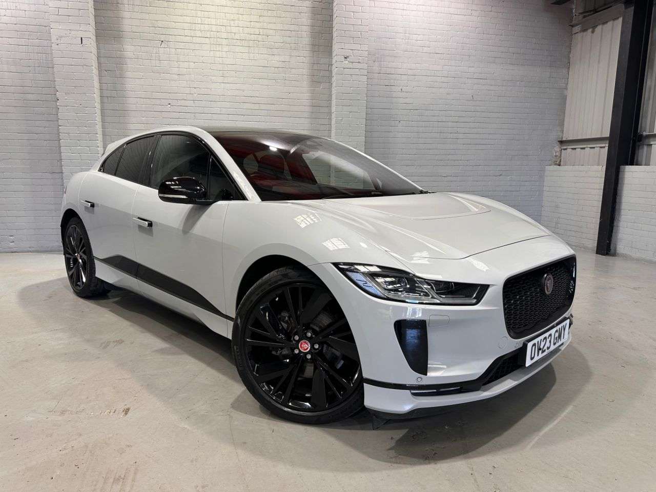 A 2023 JAGUAR I-PACE 400 90kWh HSE Black SUV 5dr Electric Auto 4WD (400 ps) A 2023 JAGUAR I-PACE 400 90kWh HSE Black SUV 5dr Electric Auto 4WD (400 ps)