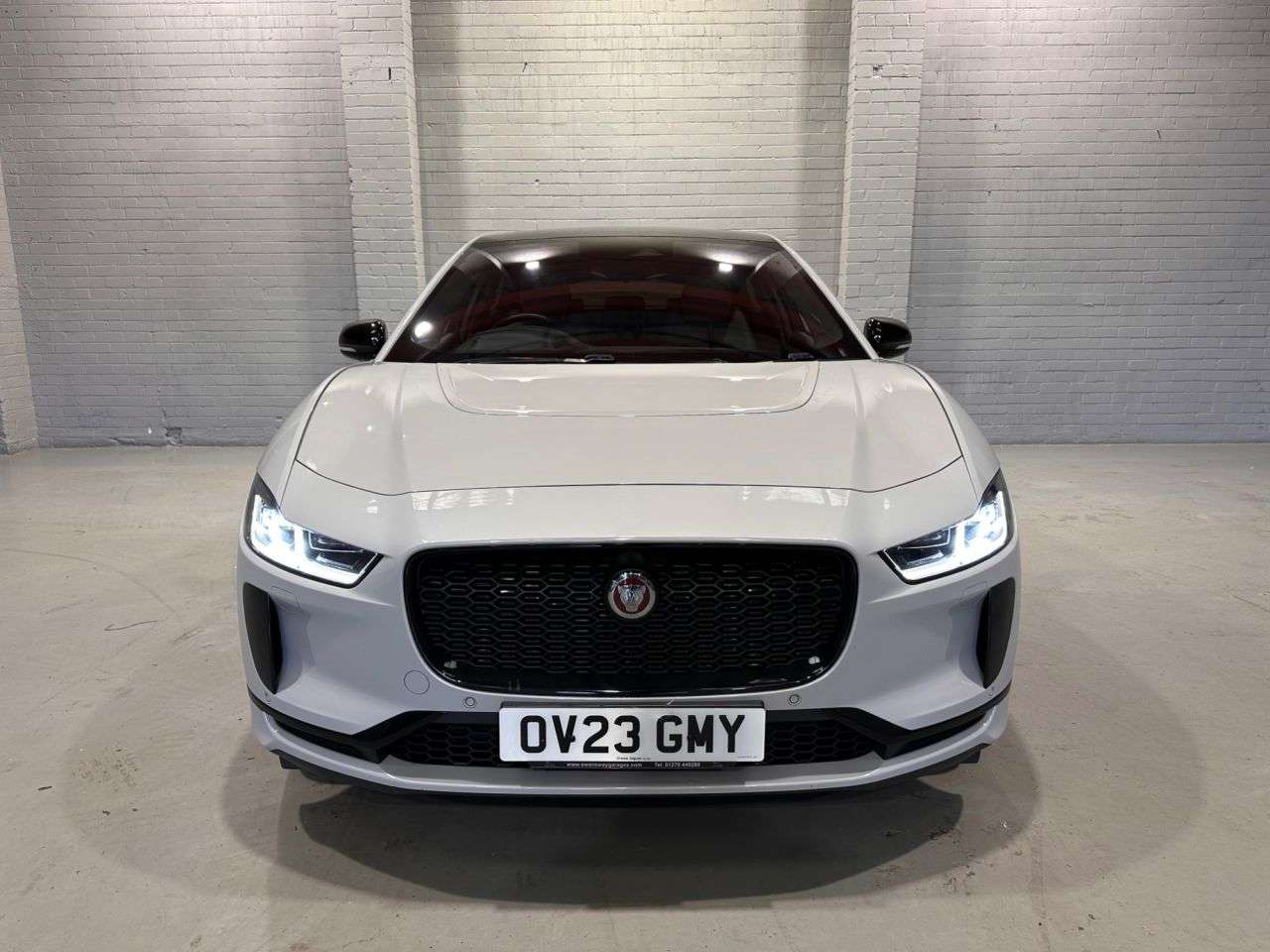 A 2023 JAGUAR I-PACE 400 90kWh HSE Black SUV 5dr Electric Auto 4WD (400 ps) A 2023 JAGUAR I-PACE 400 90kWh HSE Black SUV 5dr Electric Auto 4WD (400 ps)