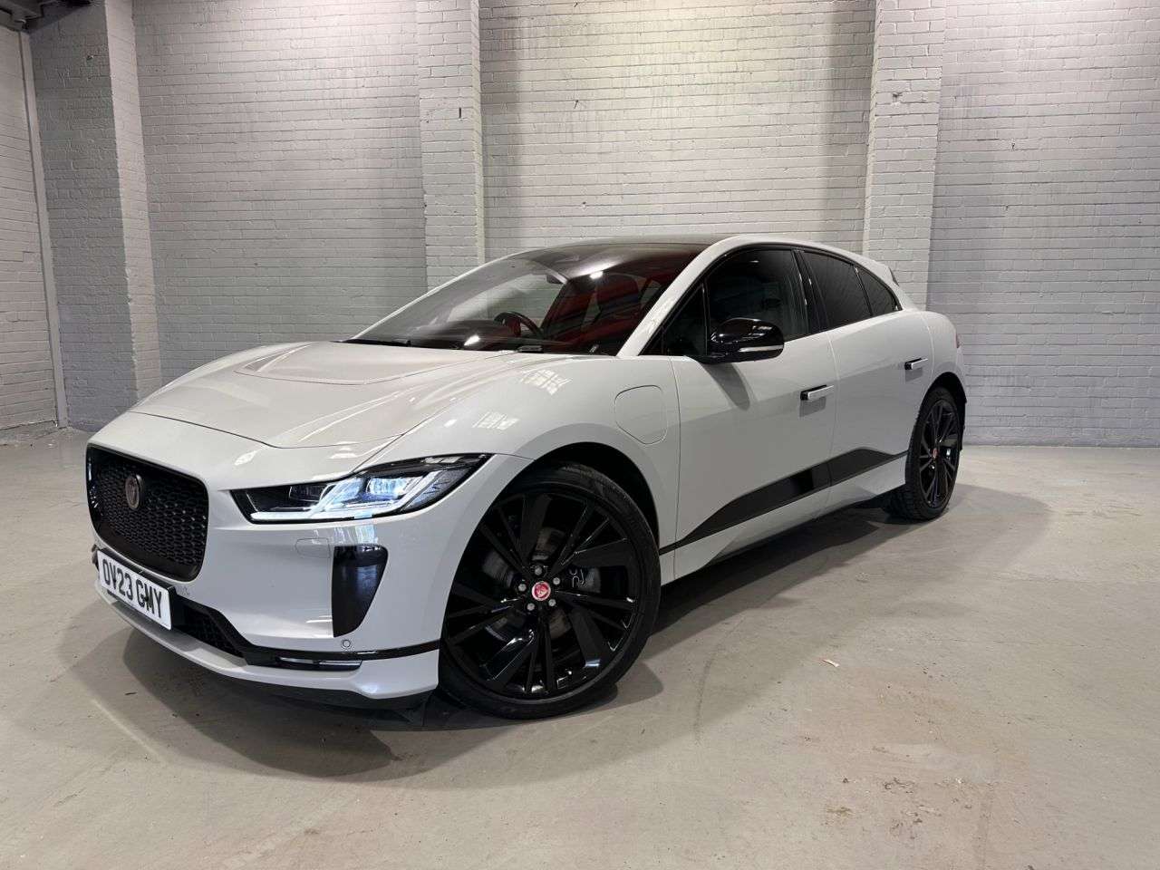 A 2023 JAGUAR I-PACE 400 90kWh HSE Black SUV 5dr Electric Auto 4WD (400 ps) A 2023 JAGUAR I-PACE 400 90kWh HSE Black SUV 5dr Electric Auto 4WD (400 ps)