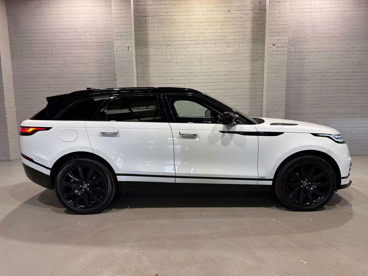 2019 LAND ROVER RANGE ROVER VELAR 2019 LAND ROVER RANGE ROVER VELAR