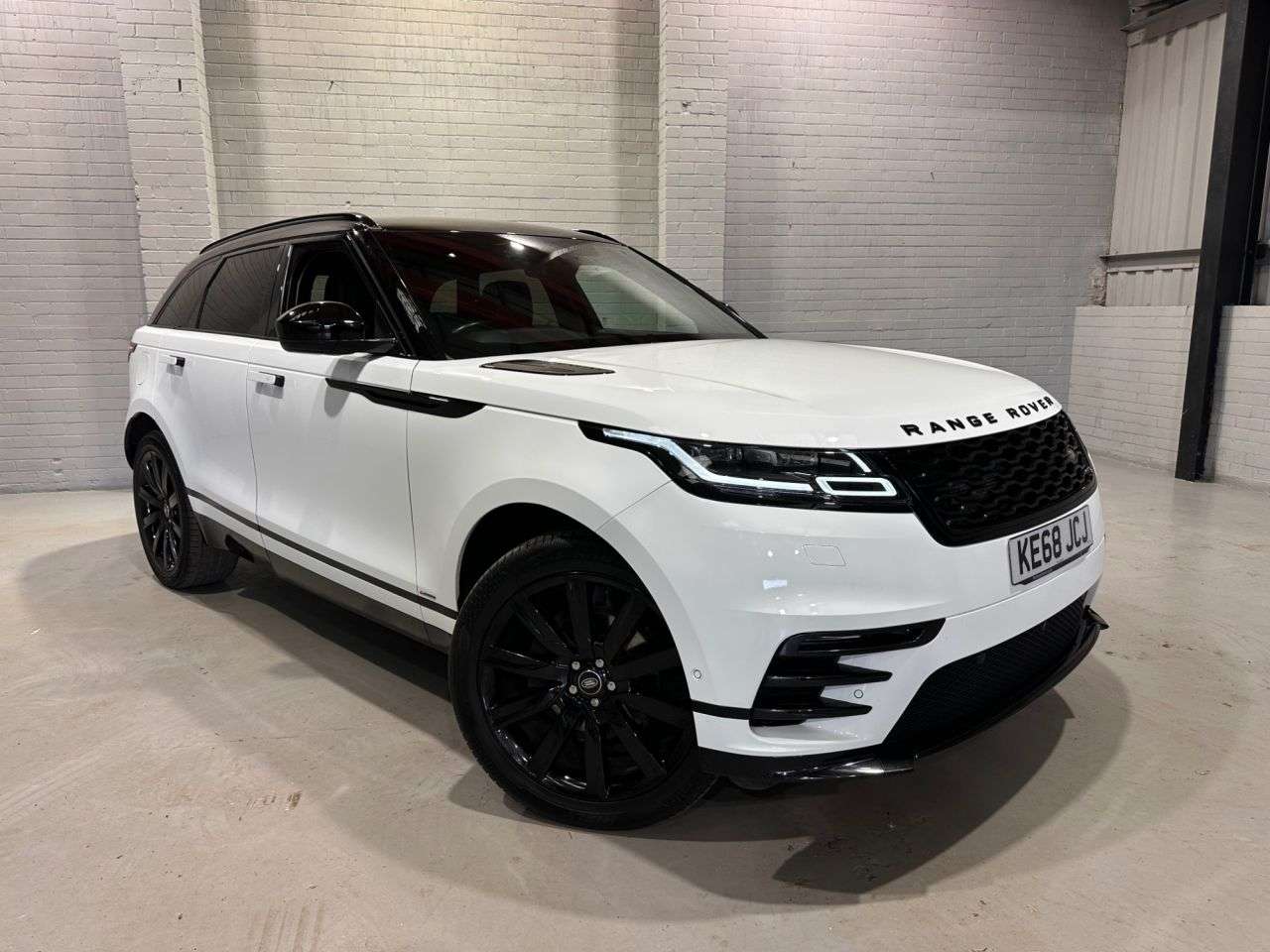 A 2019 LAND ROVER RANGE ROVER VELAR 2.0 P250 R-Dynamic HSE SUV 5dr Petrol Auto 4WD Euro 6 (s/s) (250 ps) A 2019 LAND ROVER RANGE ROVER VELAR 2.0 P250 R-Dynamic HSE SUV 5dr Petrol Auto 4WD Euro 6 (s/s) (250 ps)
