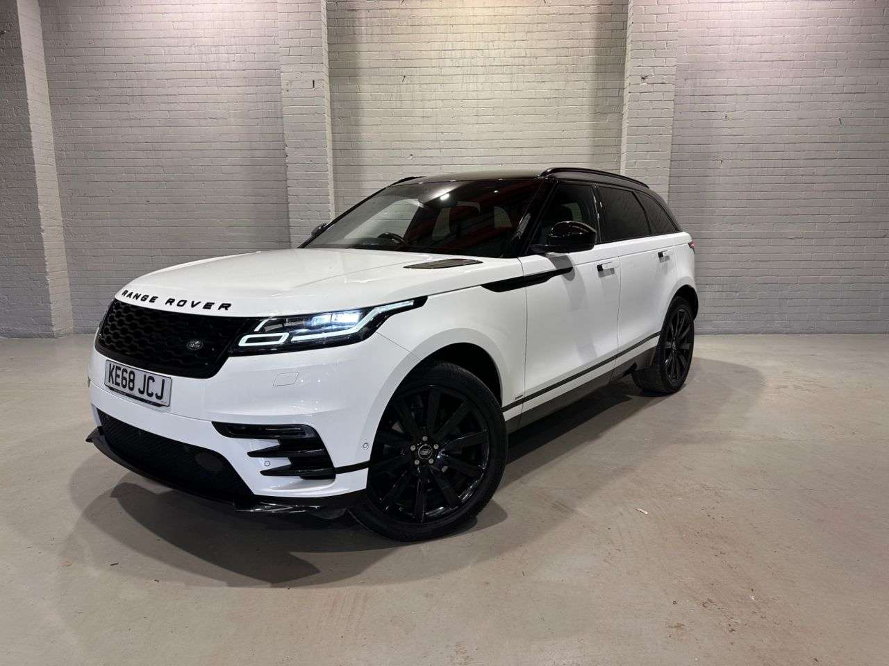 A 2019 LAND ROVER RANGE ROVER VELAR 2.0 P250 R-Dynamic HSE SUV 5dr Petrol Auto 4WD Euro 6 (s/s) (250 ps) A 2019 LAND ROVER RANGE ROVER VELAR 2.0 P250 R-Dynamic HSE SUV 5dr Petrol Auto 4WD Euro 6 (s/s) (250 ps)
