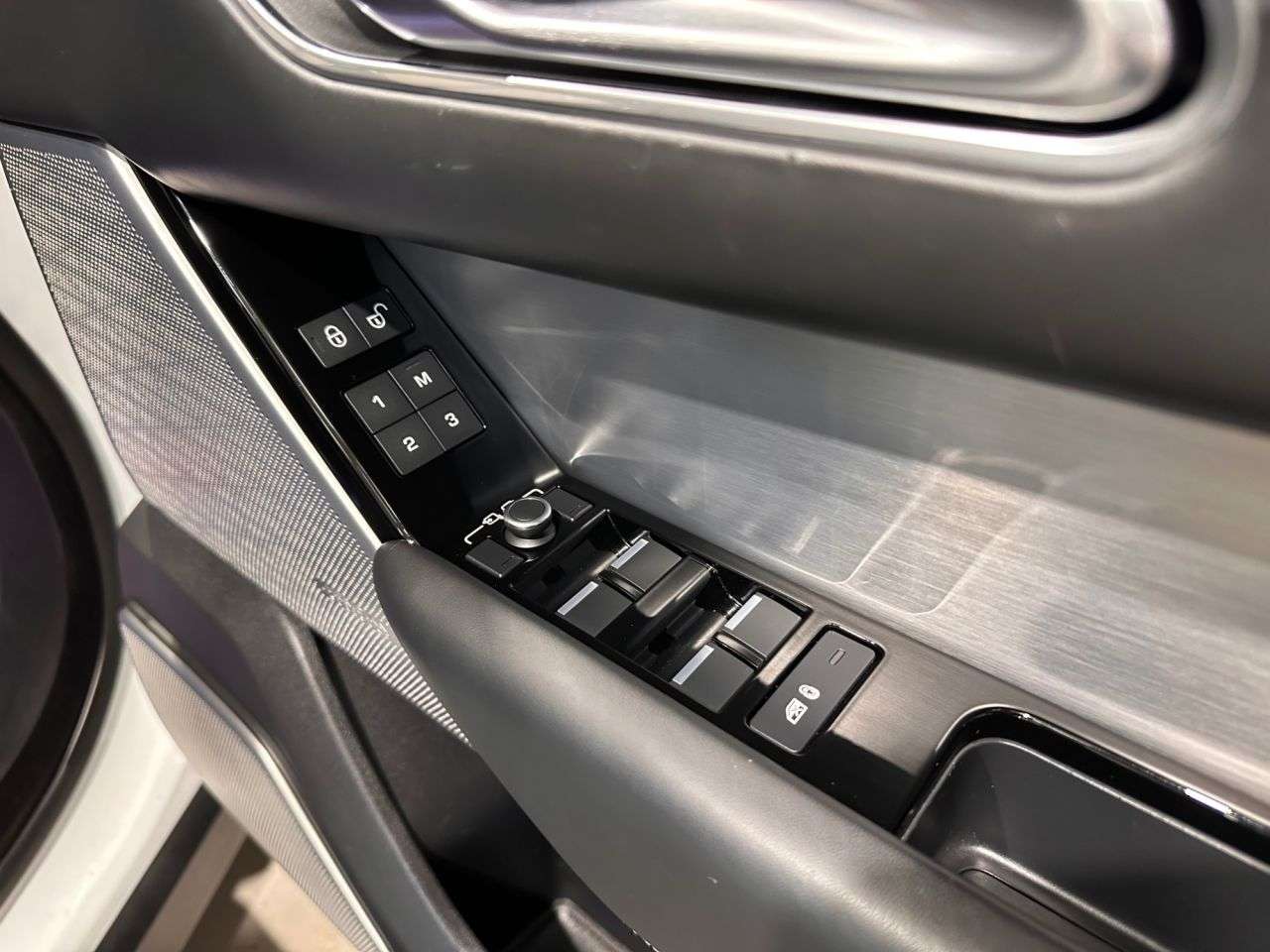 2019 LAND ROVER RANGE ROVER VELAR 2019 LAND ROVER RANGE ROVER VELAR