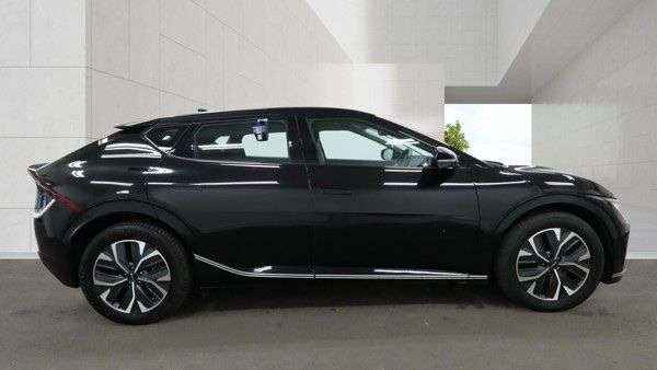 A 2023 KIA EV6 77.4kWh Air Hatchback 5dr Electric Auto (225 bhp) A 2023 KIA EV6 77.4kWh Air Hatchback 5dr Electric Auto (225 bhp)