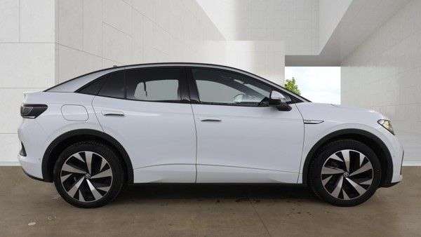 A 2023 VOLKSWAGEN ID.5 Pro 77kWh Style SUV 5dr Electric Auto (174 ps) A 2023 VOLKSWAGEN ID.5 Pro 77kWh Style SUV 5dr Electric Auto (174 ps)
