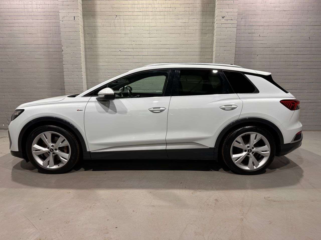 A 2021 AUDI Q4 E-TRON 40 S line SUV 5dr Electric Auto 82kWh (204 ps) A 2021 AUDI Q4 E-TRON 40 S line SUV 5dr Electric Auto 82kWh (204 ps)