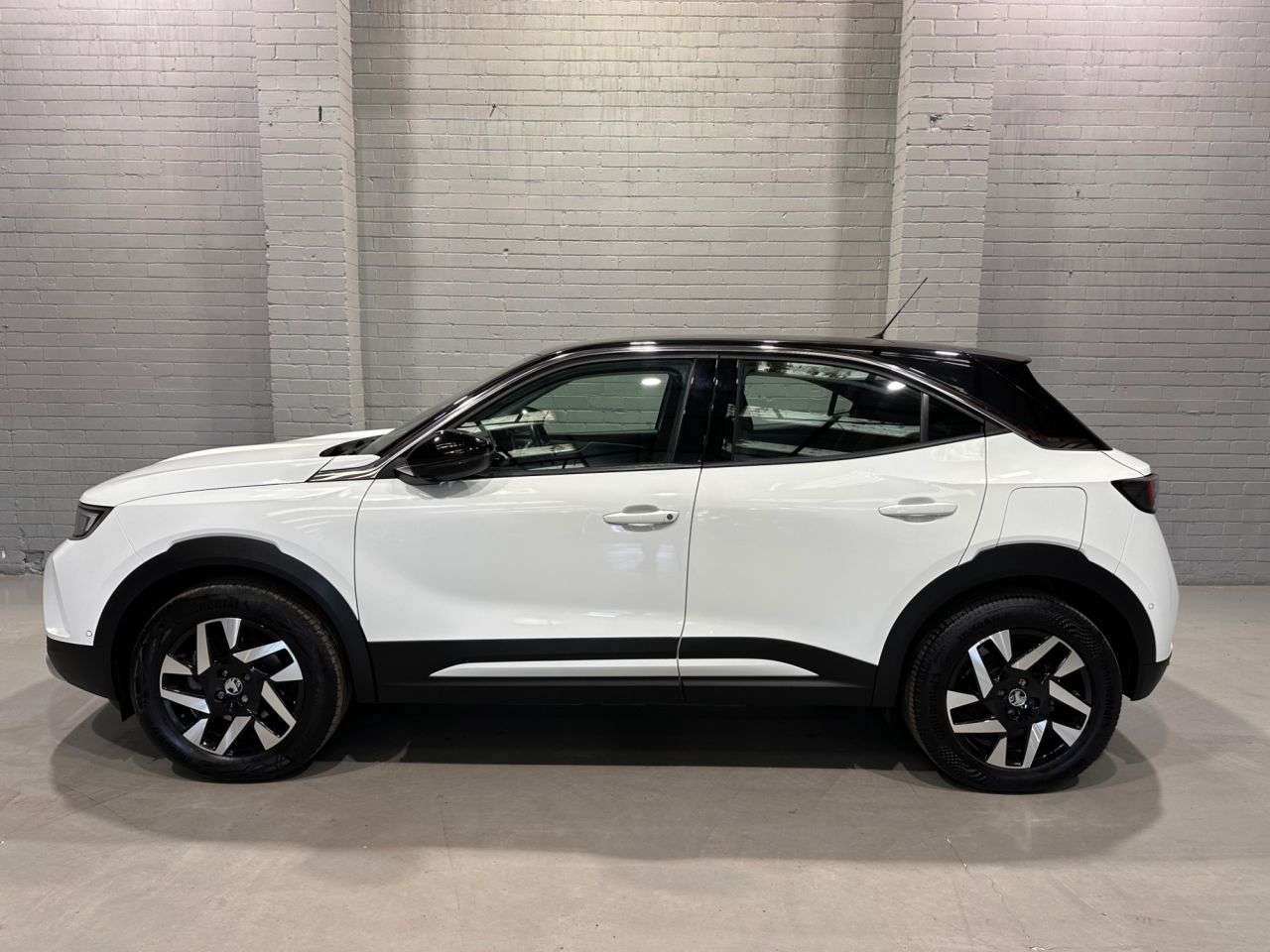 A 2022 VAUXHALL MOKKA ELECTRIC 50kWh Elite Premium SUV 5dr Electric Auto (136 ps) A 2022 VAUXHALL MOKKA ELECTRIC 50kWh Elite Premium SUV 5dr Electric Auto (136 ps)