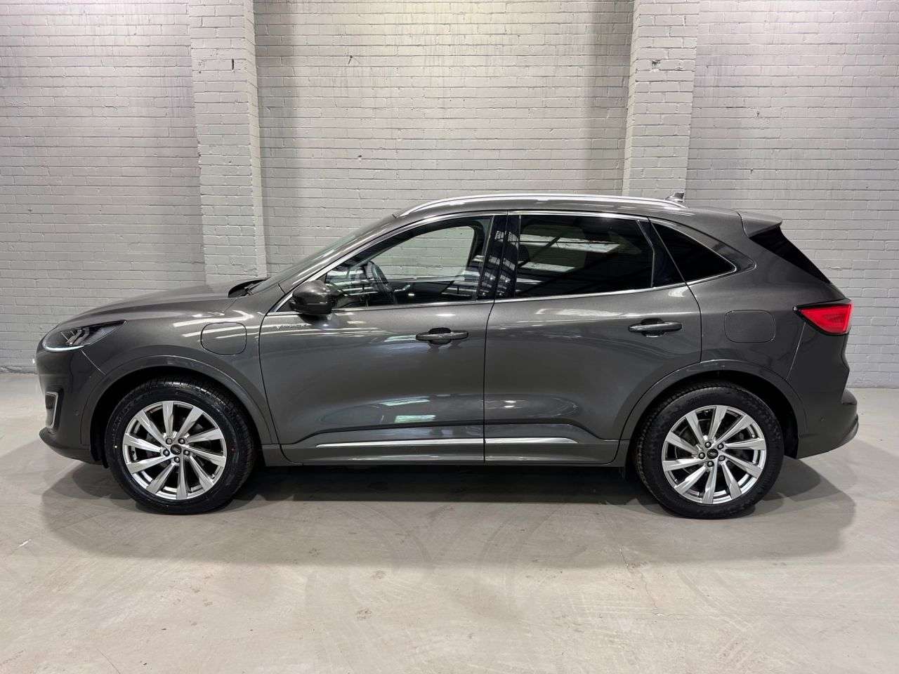 A 2022 FORD KUGA 2.5 Duratec 14.4kWh Vignale SUV 5dr Petrol Plug-in Hybrid CVT Euro 6 (s/s) A 2022 FORD KUGA 2.5 Duratec 14.4kWh Vignale SUV 5dr Petrol Plug-in Hybrid CVT Euro 6 (s/s)