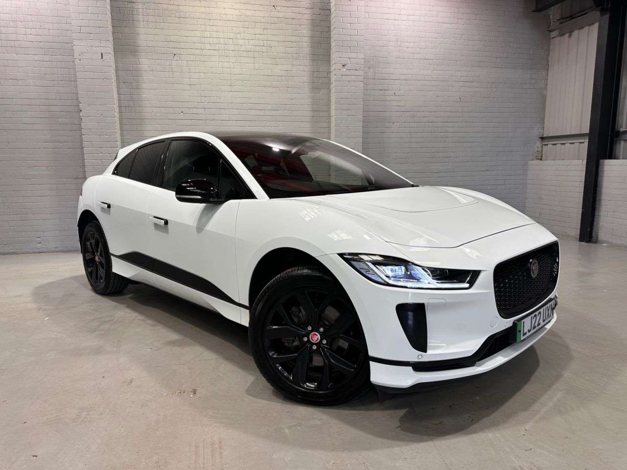 A 2022 JAGUAR I-PACE 400 90kWh HSE Black SUV 5dr Electric Auto 4WD (400 ps) A 2022 JAGUAR I-PACE 400 90kWh HSE Black SUV 5dr Electric Auto 4WD (400 ps)