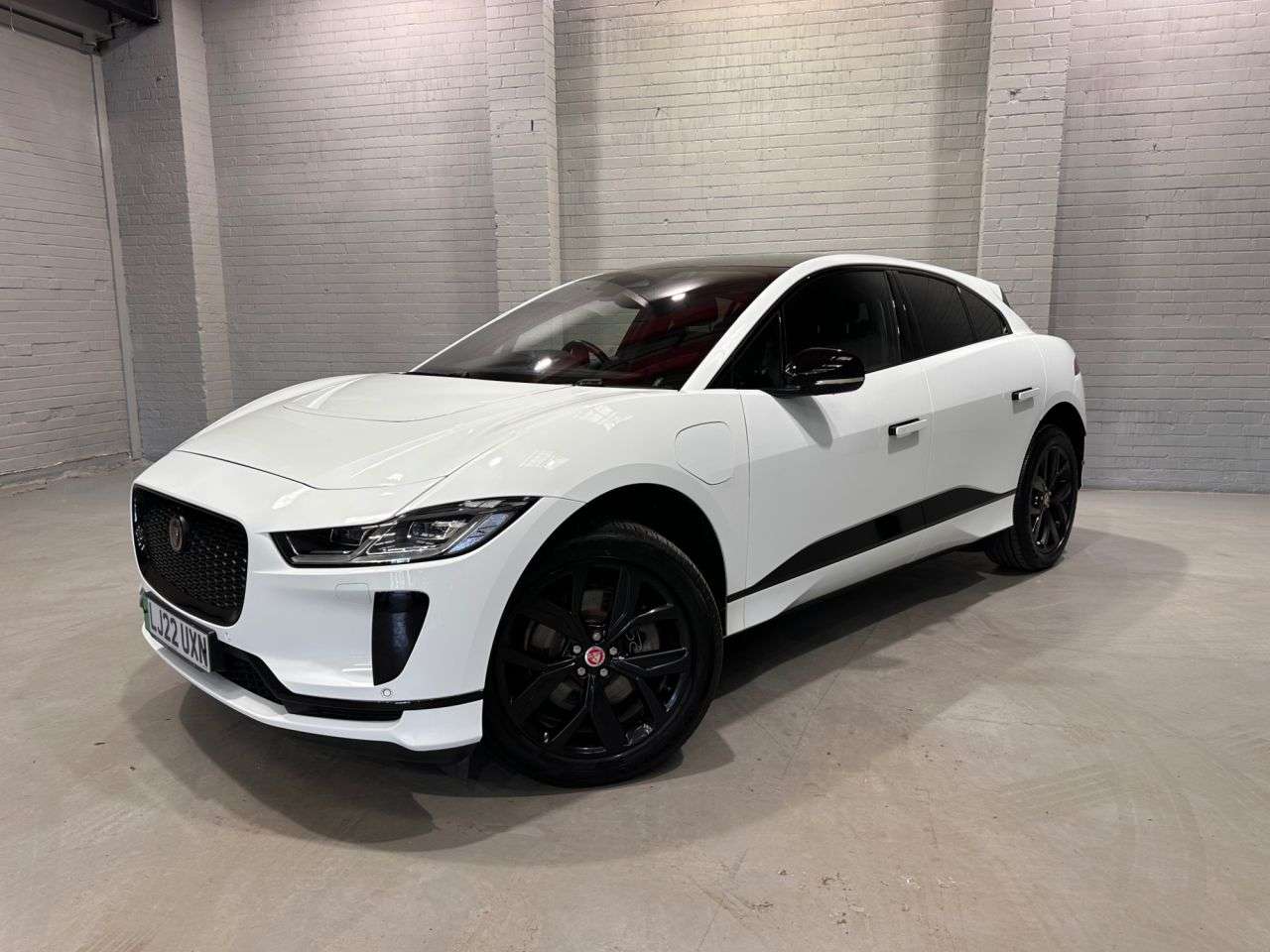 A 2022 JAGUAR I-PACE 400 90kWh HSE Black SUV 5dr Electric Auto 4WD (400 ps) A 2022 JAGUAR I-PACE 400 90kWh HSE Black SUV 5dr Electric Auto 4WD (400 ps)