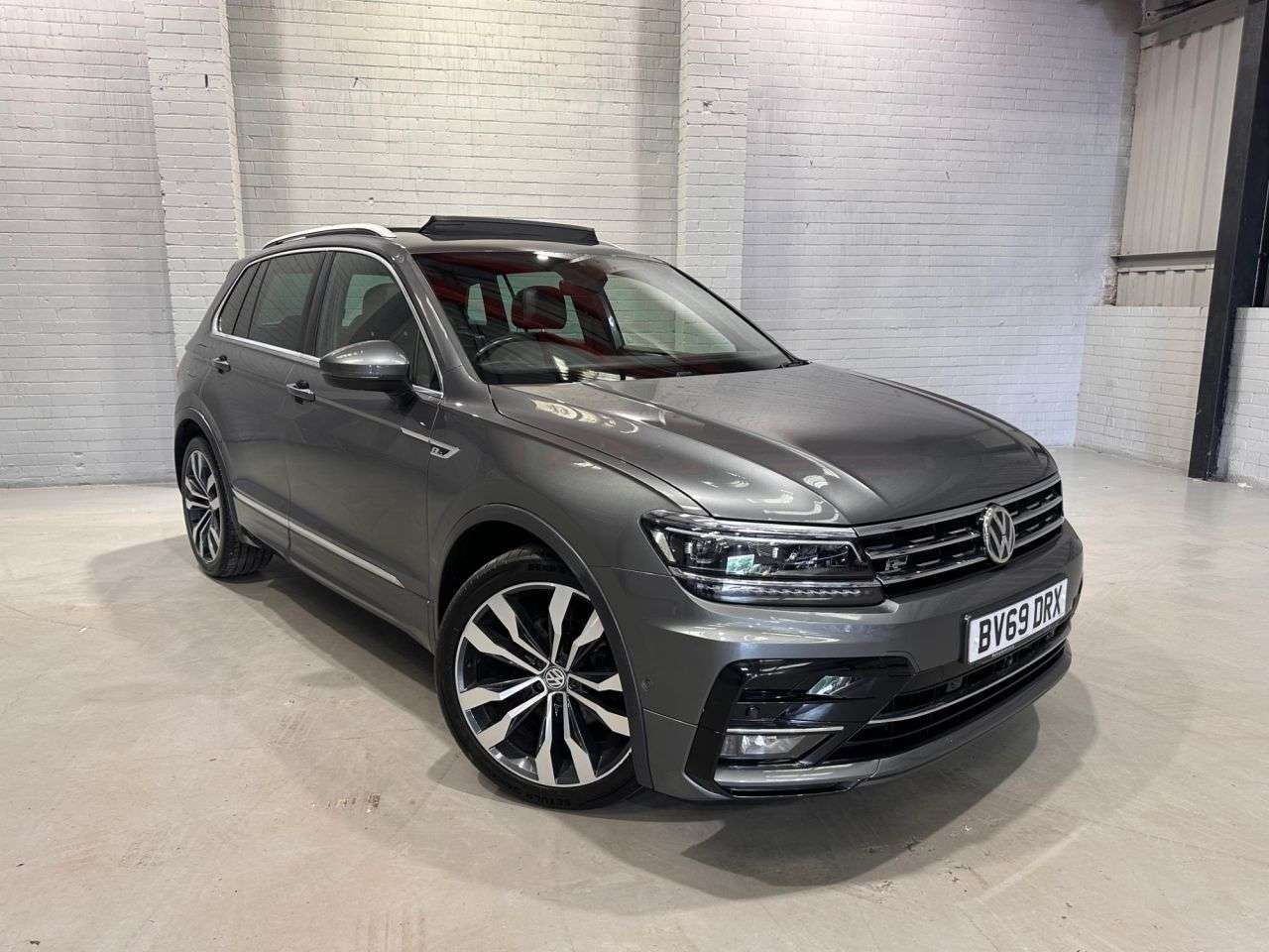 A 2019 VOLKSWAGEN TIGUAN 1.5 TSI EVO R-Line Tech SUV 5dr Petrol DSG Euro 6 (s/s) (150 ps) A 2019 VOLKSWAGEN TIGUAN 1.5 TSI EVO R-Line Tech SUV 5dr Petrol DSG Euro 6 (s/s) (150 ps)