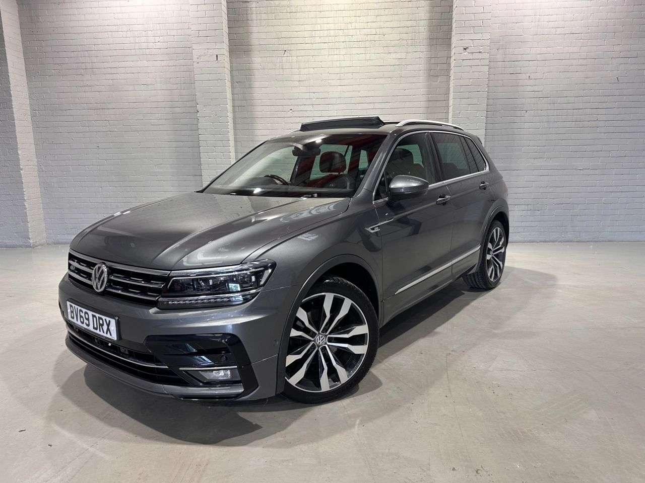 A 2019 VOLKSWAGEN TIGUAN 1.5 TSI EVO R-Line Tech SUV 5dr Petrol DSG Euro 6 (s/s) (150 ps) A 2019 VOLKSWAGEN TIGUAN 1.5 TSI EVO R-Line Tech SUV 5dr Petrol DSG Euro 6 (s/s) (150 ps)