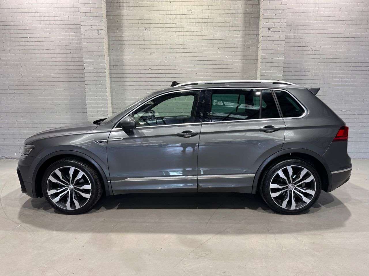 A 2019 VOLKSWAGEN TIGUAN 1.5 TSI EVO R-Line Tech SUV 5dr Petrol DSG Euro 6 (s/s) (150 ps) A 2019 VOLKSWAGEN TIGUAN 1.5 TSI EVO R-Line Tech SUV 5dr Petrol DSG Euro 6 (s/s) (150 ps)