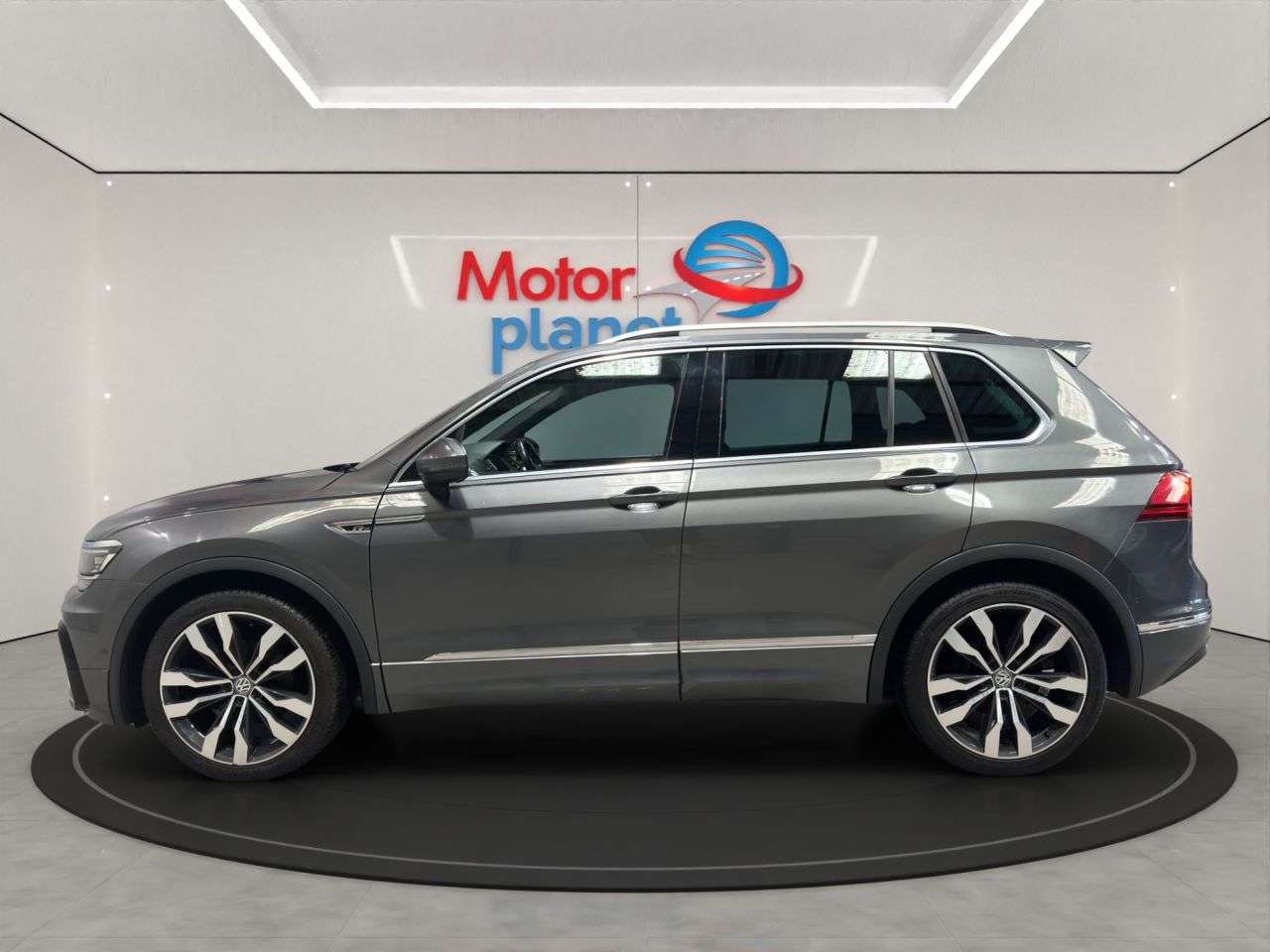 A 2019 VOLKSWAGEN TIGUAN 1.5 TSI EVO R-Line Tech SUV 5dr Petrol DSG Euro 6 (s/s) (150 ps) A 2019 VOLKSWAGEN TIGUAN 1.5 TSI EVO R-Line Tech SUV 5dr Petrol DSG Euro 6 (s/s) (150 ps)