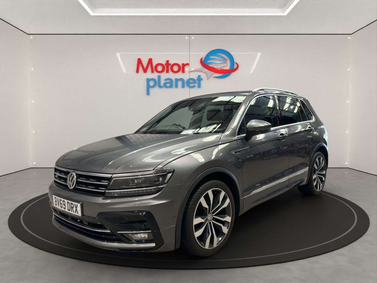 A 2019 VOLKSWAGEN TIGUAN 1.5 TSI EVO R-Line Tech SUV 5dr Petrol DSG Euro 6 (s/s) (150 ps) A 2019 VOLKSWAGEN TIGUAN 1.5 TSI EVO R-Line Tech SUV 5dr Petrol DSG Euro 6 (s/s) (150 ps)