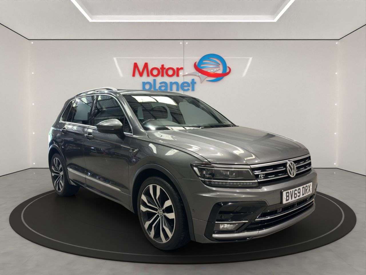 A 2019 VOLKSWAGEN TIGUAN 1.5 TSI EVO R-Line Tech SUV 5dr Petrol DSG Euro 6 (s/s) (150 ps) A 2019 VOLKSWAGEN TIGUAN 1.5 TSI EVO R-Line Tech SUV 5dr Petrol DSG Euro 6 (s/s) (150 ps)