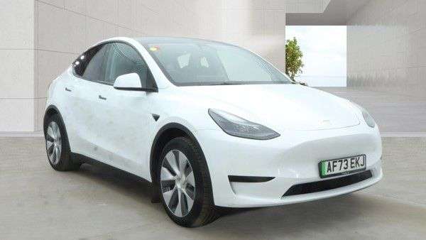 A 2023 TESLA MODEL Y SUV 5dr Electric Auto RWD (346 ps) A 2023 TESLA MODEL Y SUV 5dr Electric Auto RWD (346 ps)