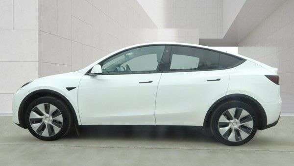 A 2023 TESLA MODEL Y SUV 5dr Electric Auto RWD (346 ps) A 2023 TESLA MODEL Y SUV 5dr Electric Auto RWD (346 ps)