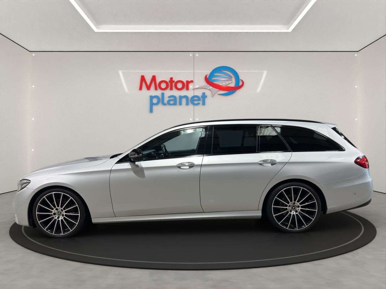 A 2020 MERCEDES-BENZ E-CLASS 2.0 E300d AMG Line Night Edition (Premium Plus) Estate 5dr Diesel G-Tronic+ A 2020 MERCEDES-BENZ E-CLASS 2.0 E300d AMG Line Night Edition (Premium Plus) Estate 5dr Diesel G-Tronic+