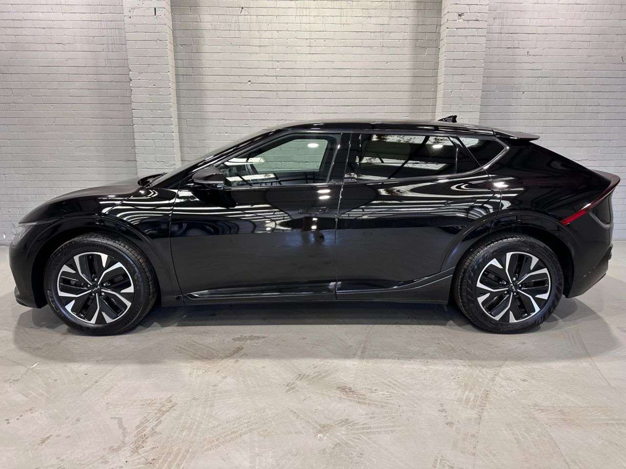 A 2021 KIA EV6 77.4kWh GT-Line Hatchback 5dr Electric Auto (225 bhp) A 2021 KIA EV6 77.4kWh GT-Line Hatchback 5dr Electric Auto (225 bhp)