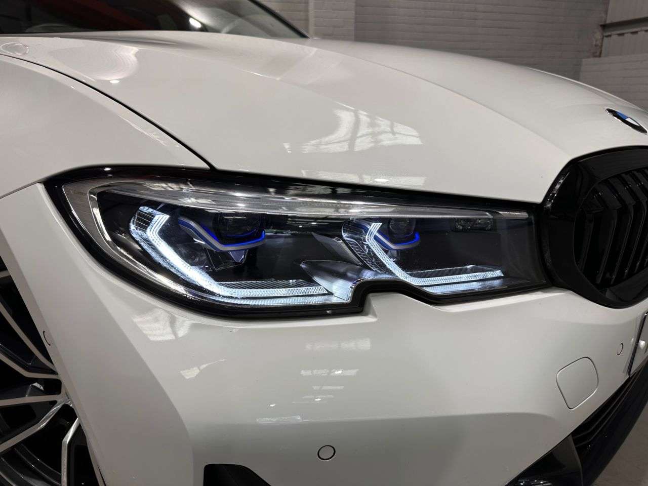 A 2021 BMW 3 SERIES 2.0 320d MHT Sport Touring 5dr Diesel Hybrid Auto Euro 6 (s/s) (190 ps) A 2021 BMW 3 SERIES 2.0 320d MHT Sport Touring 5dr Diesel Hybrid Auto Euro 6 (s/s) (190 ps)
