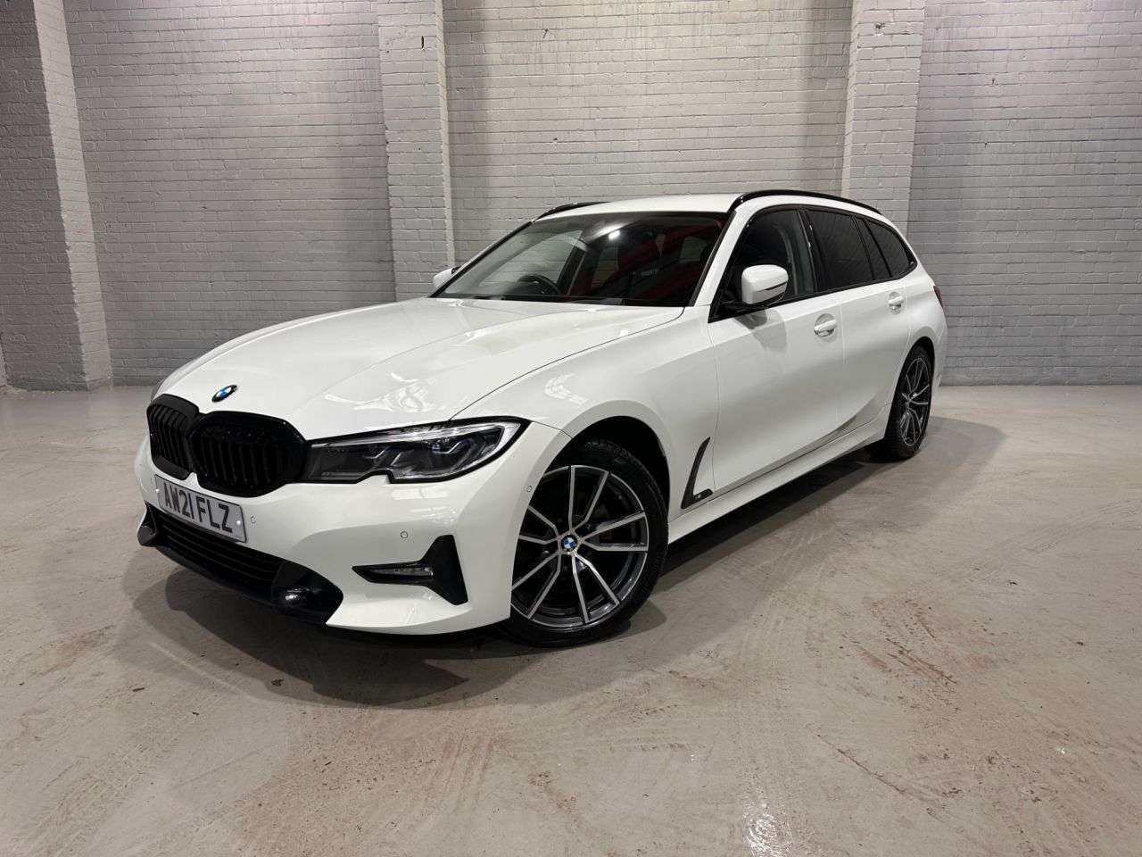 A 2021 BMW 3 SERIES 2.0 320d MHT Sport Touring 5dr Diesel Hybrid Auto Euro 6 (s/s) (190 ps) A 2021 BMW 3 SERIES 2.0 320d MHT Sport Touring 5dr Diesel Hybrid Auto Euro 6 (s/s) (190 ps)
