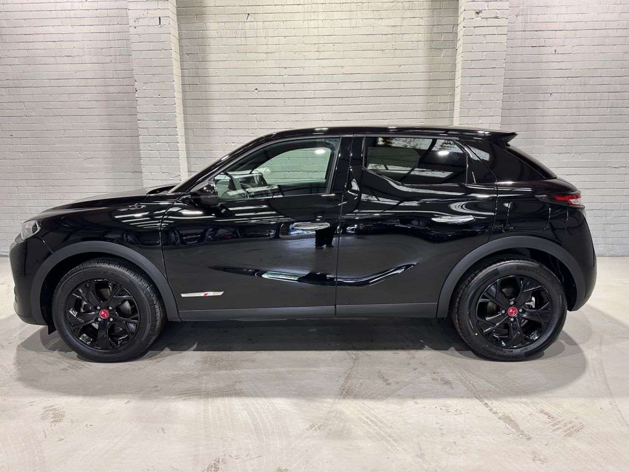 A 2022 DS AUTOMOBILES DS 3 E-TENSE 50kWh Performance Line Crossback 5dr Electric Auto (136 ps) A 2022 DS AUTOMOBILES DS 3 E-TENSE 50kWh Performance Line Crossback 5dr Electric Auto (136 ps)