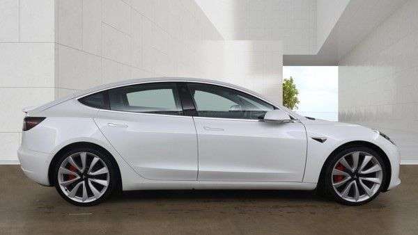 A 2021 TESLA MODEL 3 (Dual Motor) Performance Saloon 4dr Electric Auto 4WDE (Performance Upgrade A 2021 TESLA MODEL 3 (Dual Motor) Performance Saloon 4dr Electric Auto 4WDE (Performance Upgrade