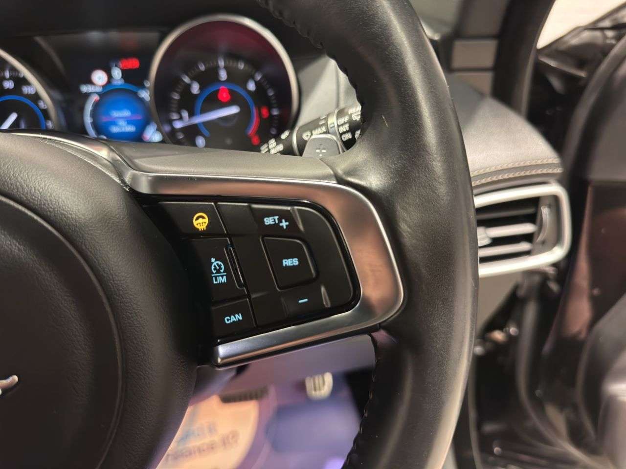 2017 JAGUAR F-PACE 2017 JAGUAR F-PACE