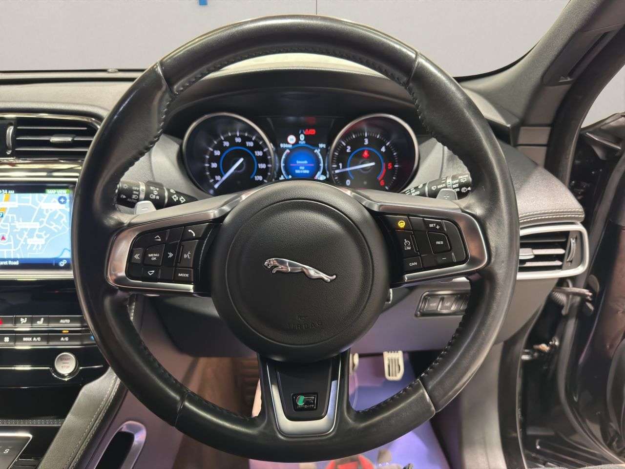 2017 JAGUAR F-PACE 2017 JAGUAR F-PACE