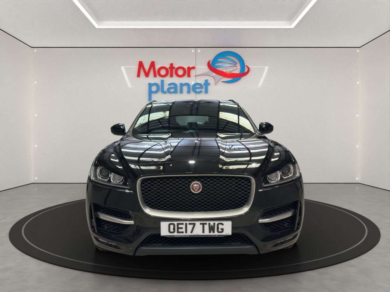 A 2017 JAGUAR F-PACE 2.0 D180 R-Sport SUV 5dr Diesel Auto AWD Euro 6 (s/s) (180 ps) A 2017 JAGUAR F-PACE 2.0 D180 R-Sport SUV 5dr Diesel Auto AWD Euro 6 (s/s) (180 ps)