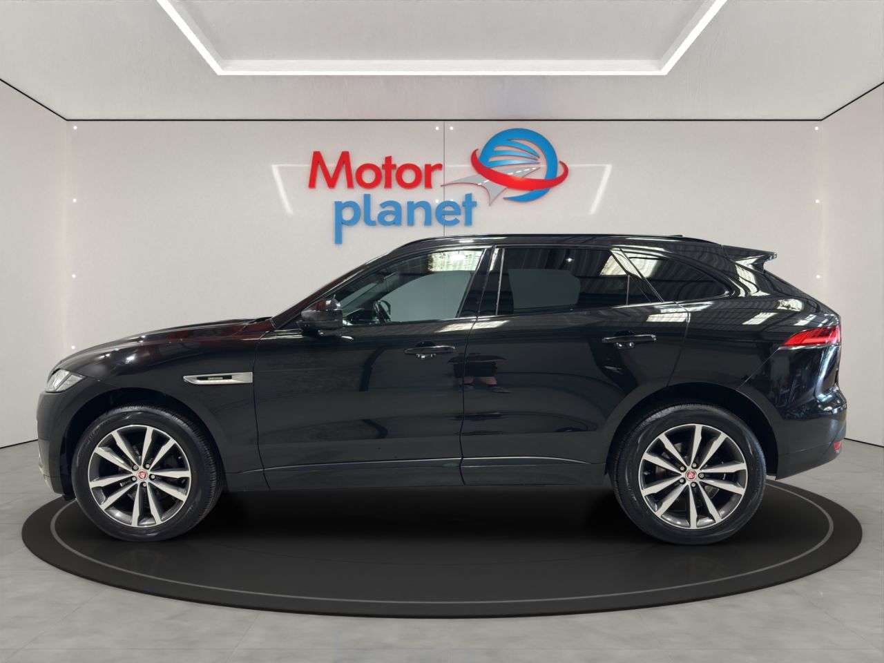 A 2017 JAGUAR F-PACE 2.0 D180 R-Sport SUV 5dr Diesel Auto AWD Euro 6 (s/s) (180 ps) A 2017 JAGUAR F-PACE 2.0 D180 R-Sport SUV 5dr Diesel Auto AWD Euro 6 (s/s) (180 ps)