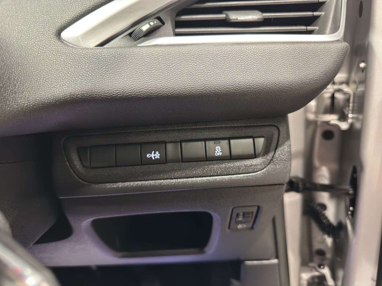 2014 PEUGEOT 208 2014 PEUGEOT 208