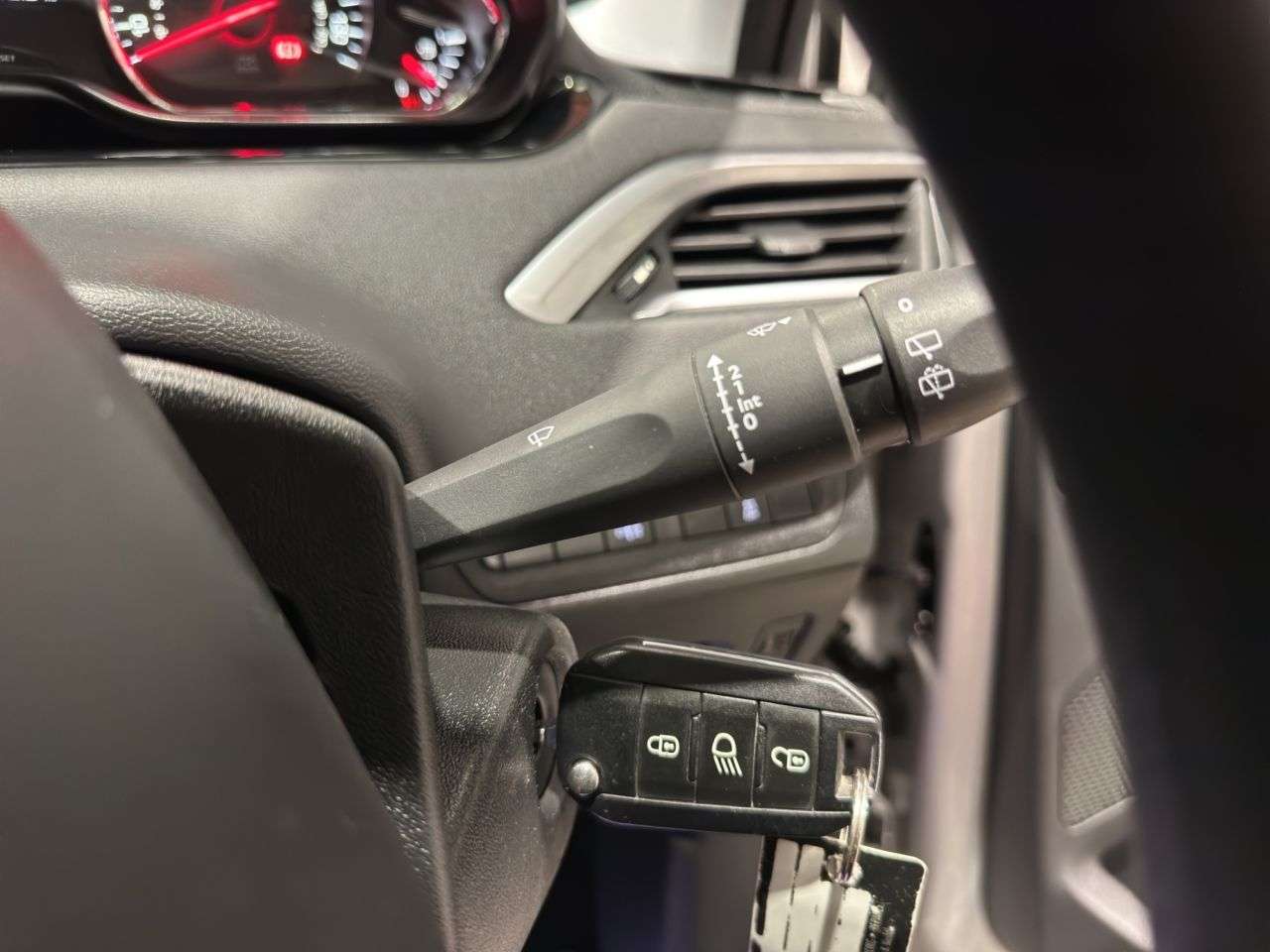 2014 PEUGEOT 208 2014 PEUGEOT 208