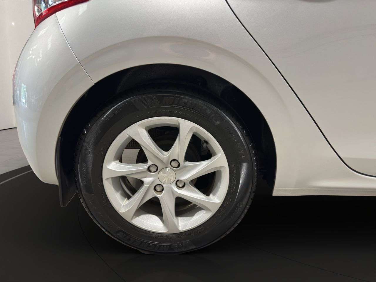 2014 PEUGEOT 208 2014 PEUGEOT 208