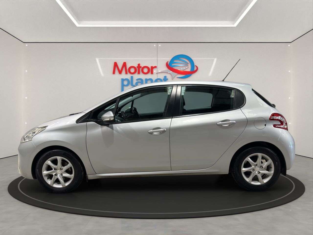 A 2014 PEUGEOT 208 1.4 HDi Active Hatchback 5dr Diesel Manual Euro 5 (70 ps) A 2014 PEUGEOT 208 1.4 HDi Active Hatchback 5dr Diesel Manual Euro 5 (70 ps)