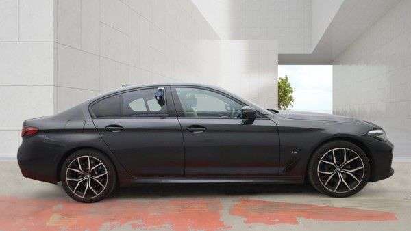 A 2020 BMW 5 SERIES 2.0 530e 12kWh M Sport Saloon 4dr Petrol Plug-in Hybrid Steptronic Euro 6 ( A 2020 BMW 5 SERIES 2.0 530e 12kWh M Sport Saloon 4dr Petrol Plug-in Hybrid Steptronic Euro 6 (